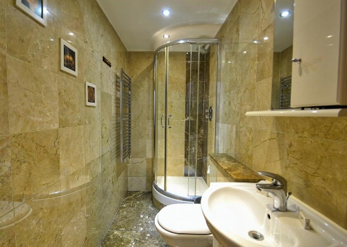 Hyde Park Apartments image 13